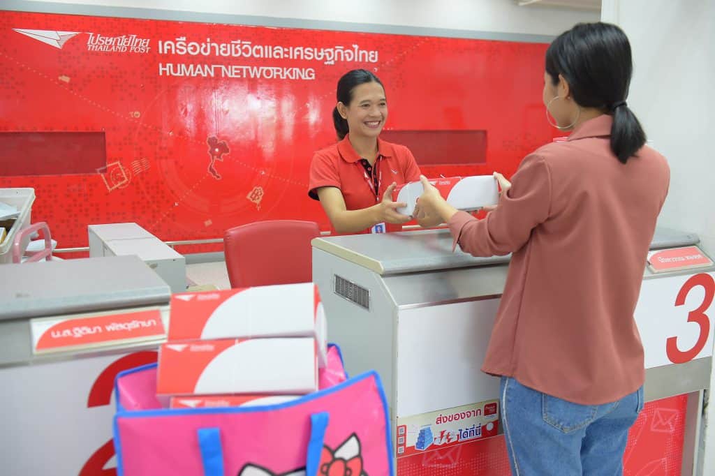 [บทความ] เปิดแนวคิดการให้บริการ ไปรษณีย์ไทย อยู่คู่คนไทย ดีเอ็นเอสำคัญของคนไปรษณีย์ในวันที่ต้องเดินหน้าสู้วิกฤต COVID – 19
